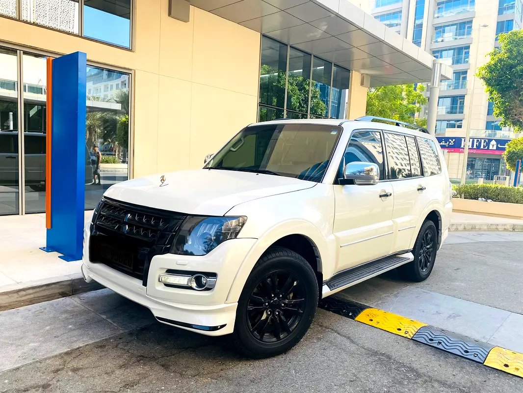 Mitsubishi Pajero 2020 — photo 1 of 11