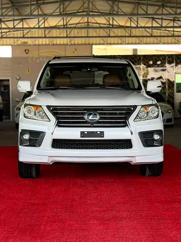 Pristine 2015 Lexus LX 570 Base | GCC Specs | Low Mileage | Luxury SUV