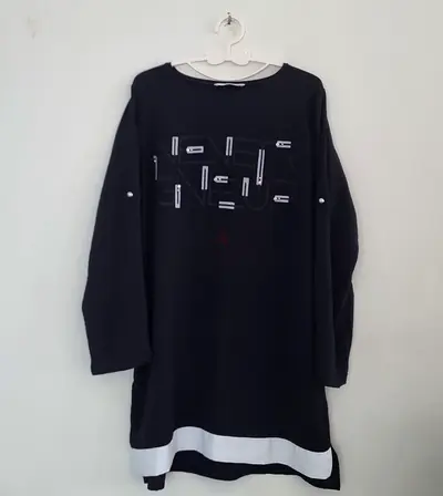 Black long-sleeve loose tunic with white hem - size L (approx)