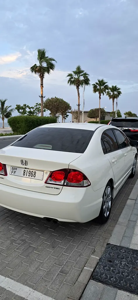 Honda Civic 2009 — photo 1 of 13
