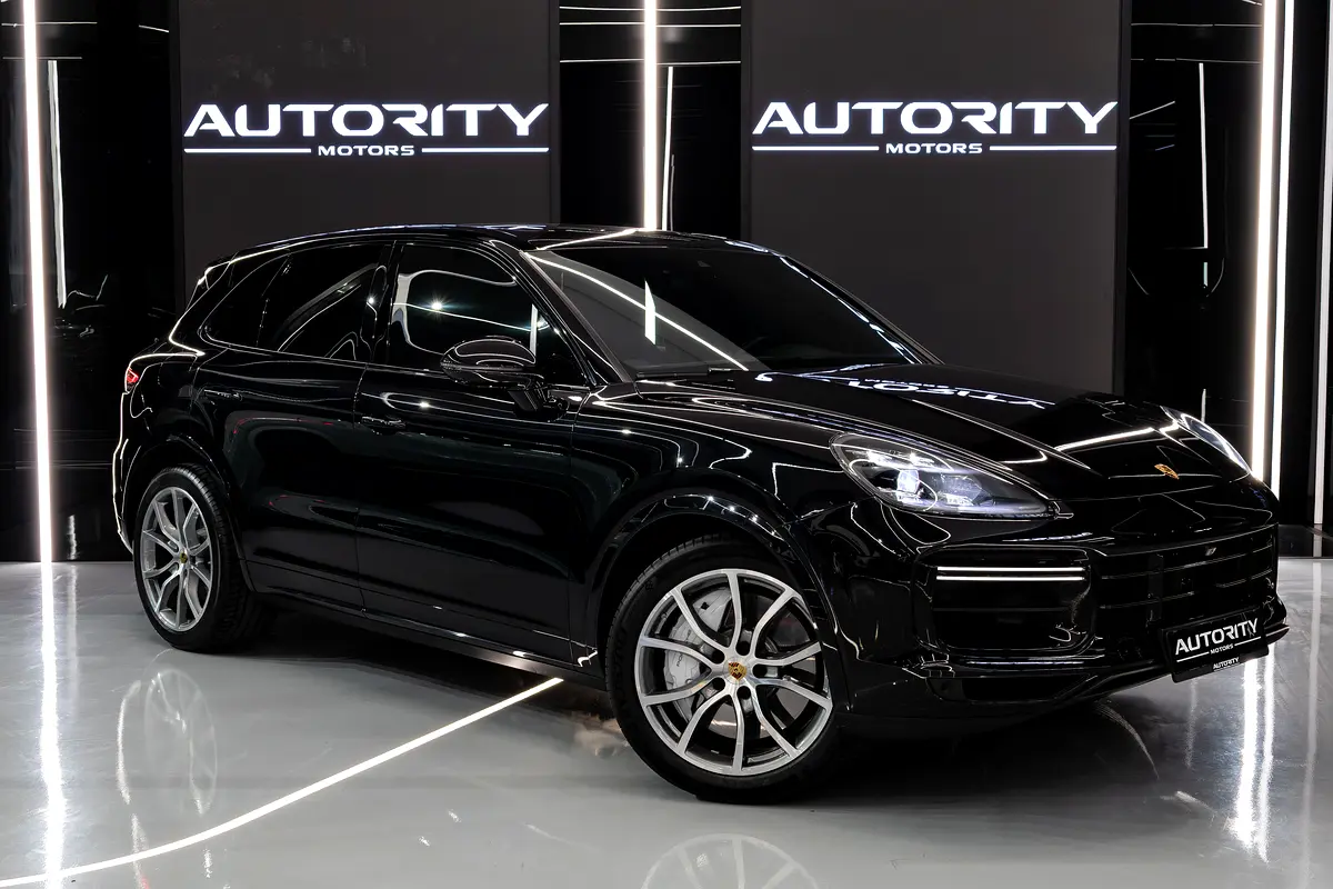 Porsche Cayenne 2019 — photo 1 of 17