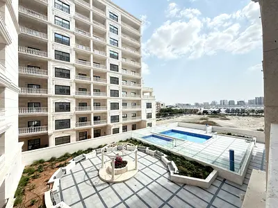 Largest 2 bedroom in the building l Pool View l Close to Metro