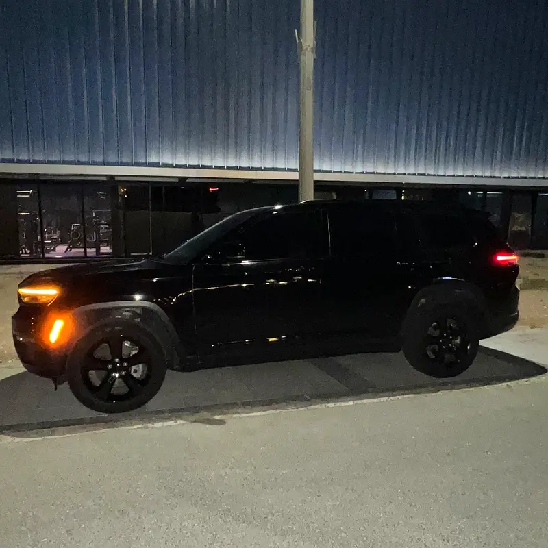 Jeep Grand Cherokee L 2022 — photo 1 of 6