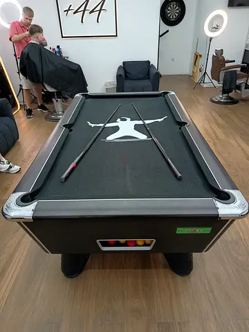 Supreme pool table