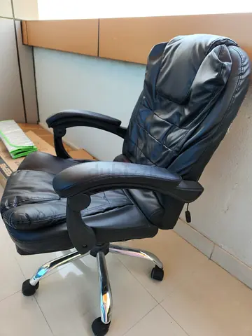 Black leather swivel office chair with armrests — good condition