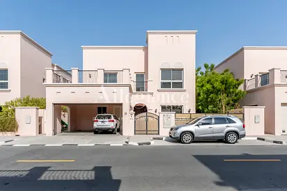 Vacant | Near to Mall | Spacious