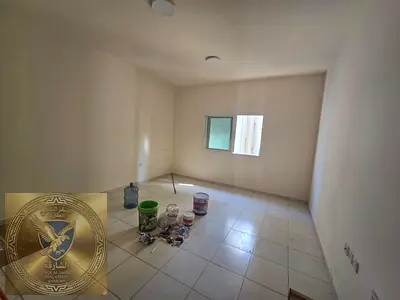 استوديو في البوطينة بمساحة كبيرة وتشطيب حديث وتكييف مركزي وبناية هادئة ومناسبة للسكن