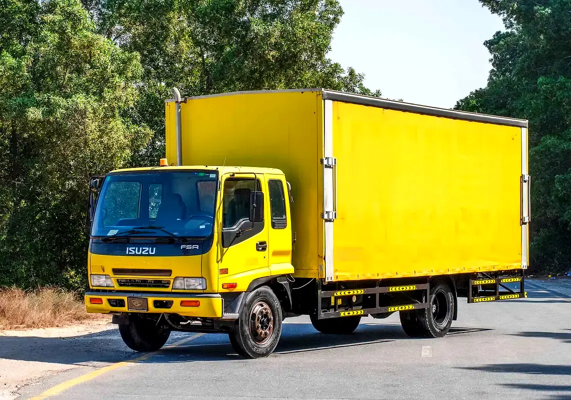 Isuzu F-SERIES 2016 — photo 1 of 13