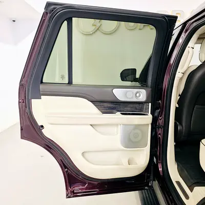 صورة 16 لـ 2019 Lincoln NAVIGATOR