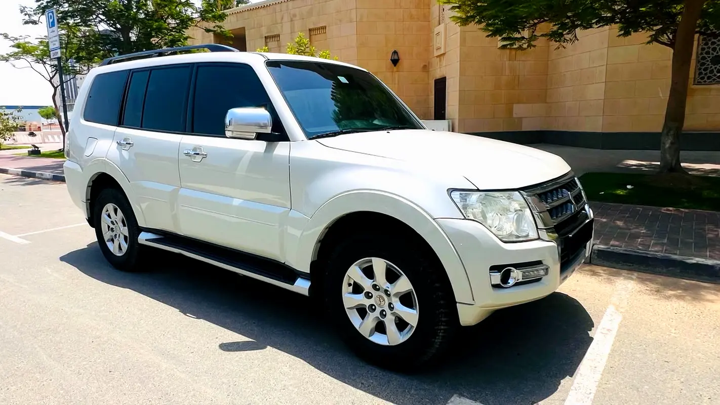 Mitsubishi Pajero 2016 — photo 1 of 6