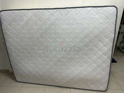 Queen size mattress - good condition, lightly used