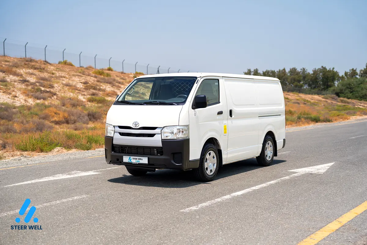 Toyota Hiace 2022 — photo 1 of 20