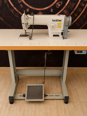 Brother Industrial Sewing Machine – Excellent Brand – Complete Setup
