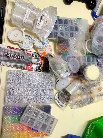 Assorted Beads and Jewelry-Making Supplies Kit (Mixed Colors  Findings)