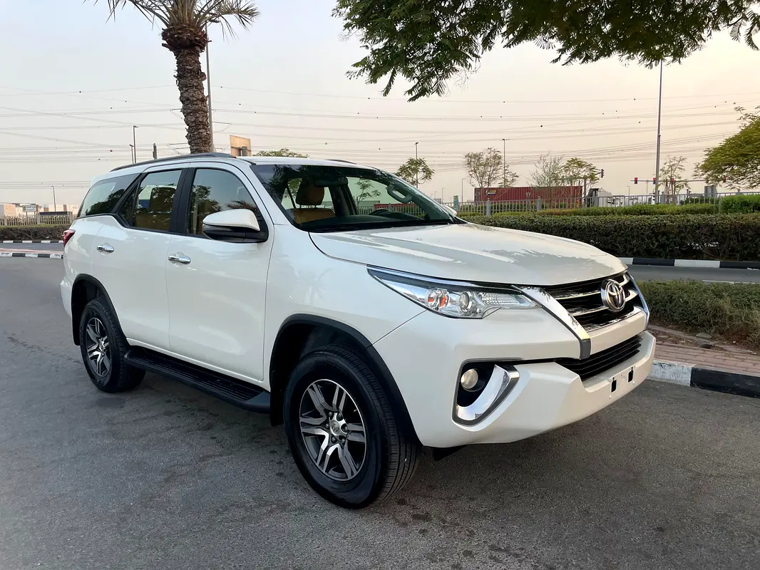 Toyota Fortuner 2020 — photo 1 of 15