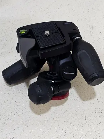Manfrotto MH804-3W tripod head. Good as NEW!!