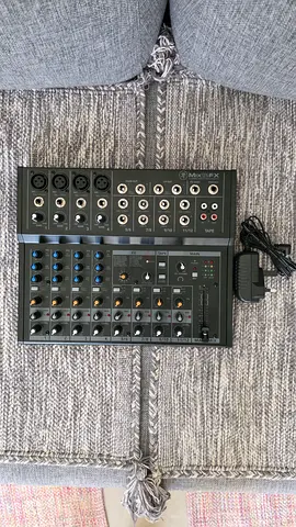 Mackie Mix12FX 12-Channel Compact Mixer with Effects