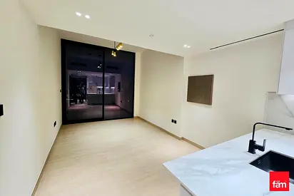 Highfloor apt with stunning Community View