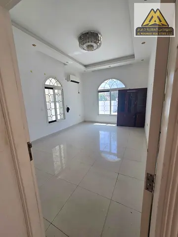 The villa is located in a quiet yet lively area, covering 5,000 square feet. It has 6 comfortably sized bedrooms, with an interior layout that provide