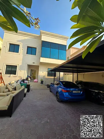 فيلا سكنية استثمارية للبيع في الروضة 1 عجمان مساحة 4900 قدم 6 غرف ومجلس وصالة وغرفة خادمة ورووف بسعر 2500000 درهم قابل للتفاوض للجادين فقط