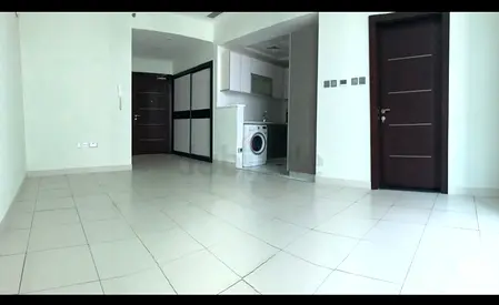 Direct from the Owner.No commission-furnished studio in Glitz3