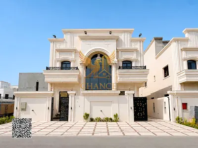 Classic family villa with spacious areas and personalized finishing in an excellent location with no annual fees or service charges.