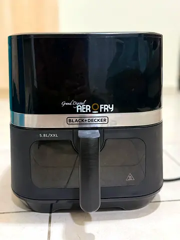 Black  Decker AeroFry Air Fryer - Digital 12-1 multifunctional Airfryer. 
8.5L capacity