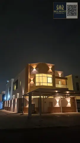 <>Big Corner Villa With Huge Parking<>Hot Deal** Spacious Rooms**5 Master Rooms**on Double Main Roa