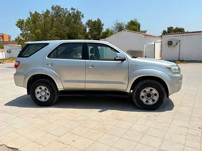2009 Toyota FORTUNER — фото 4