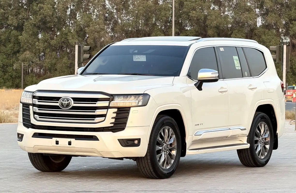 Toyota Land Cruiser 2023 — photo 1 of 20