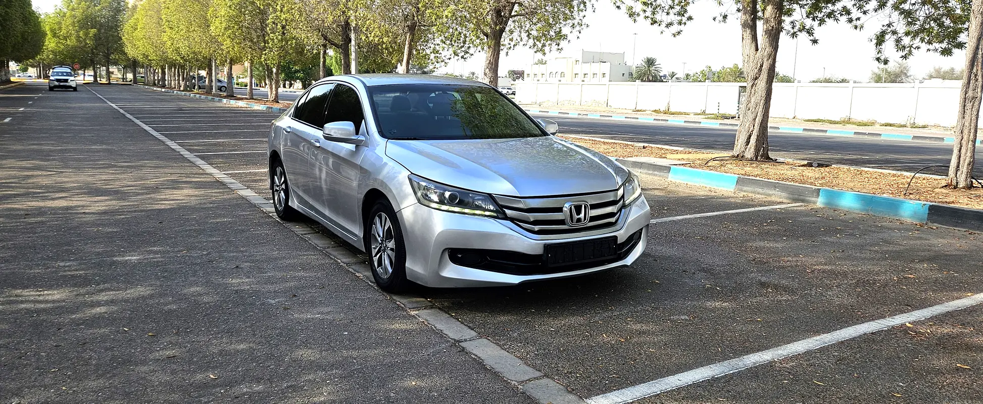 Honda Accord 2015 — photo 1 of 20