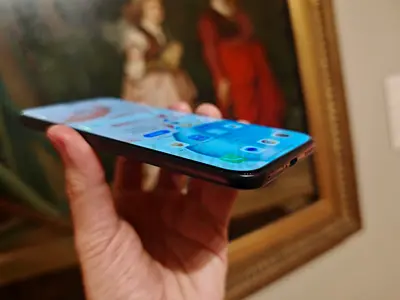Used Honor 400 pro smartphone in excellent condition 12 GB AND 512 GB STORAGE. includes charger.