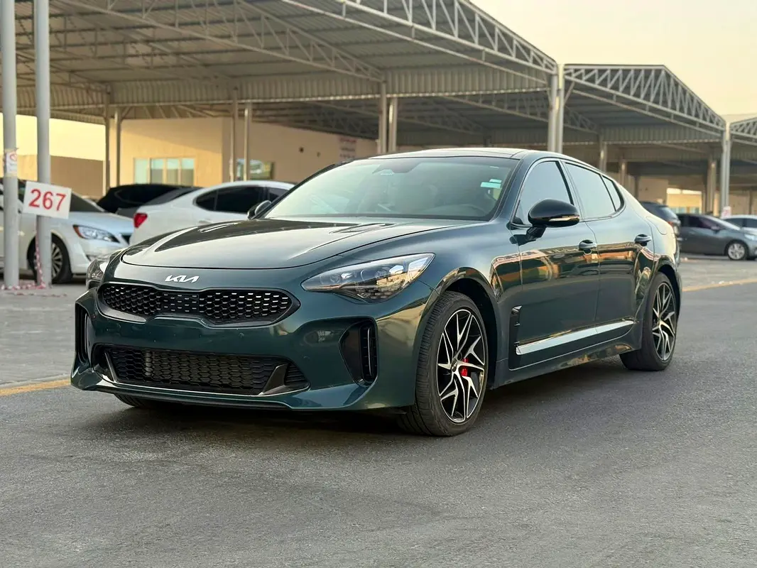 Kia Stinger 2023 — photo 1 of 18
