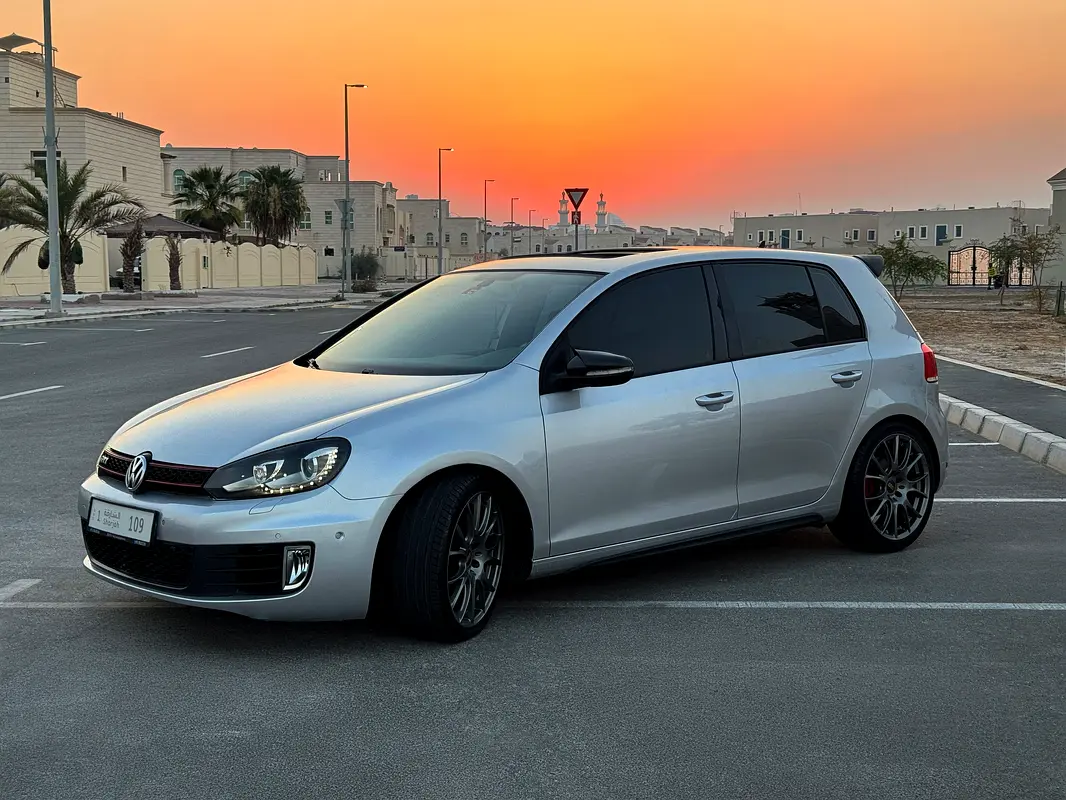 Volkswagen Golf GTI 2011 — photo 1 of 7
