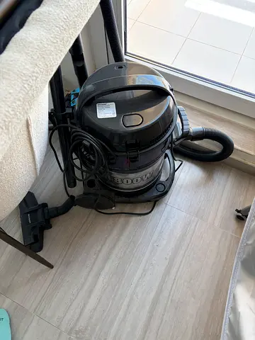 Sharp Vacuum Cleaner 1800W