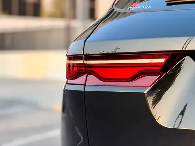 صورة 6 لـ 2024 Jaguar F-PACE