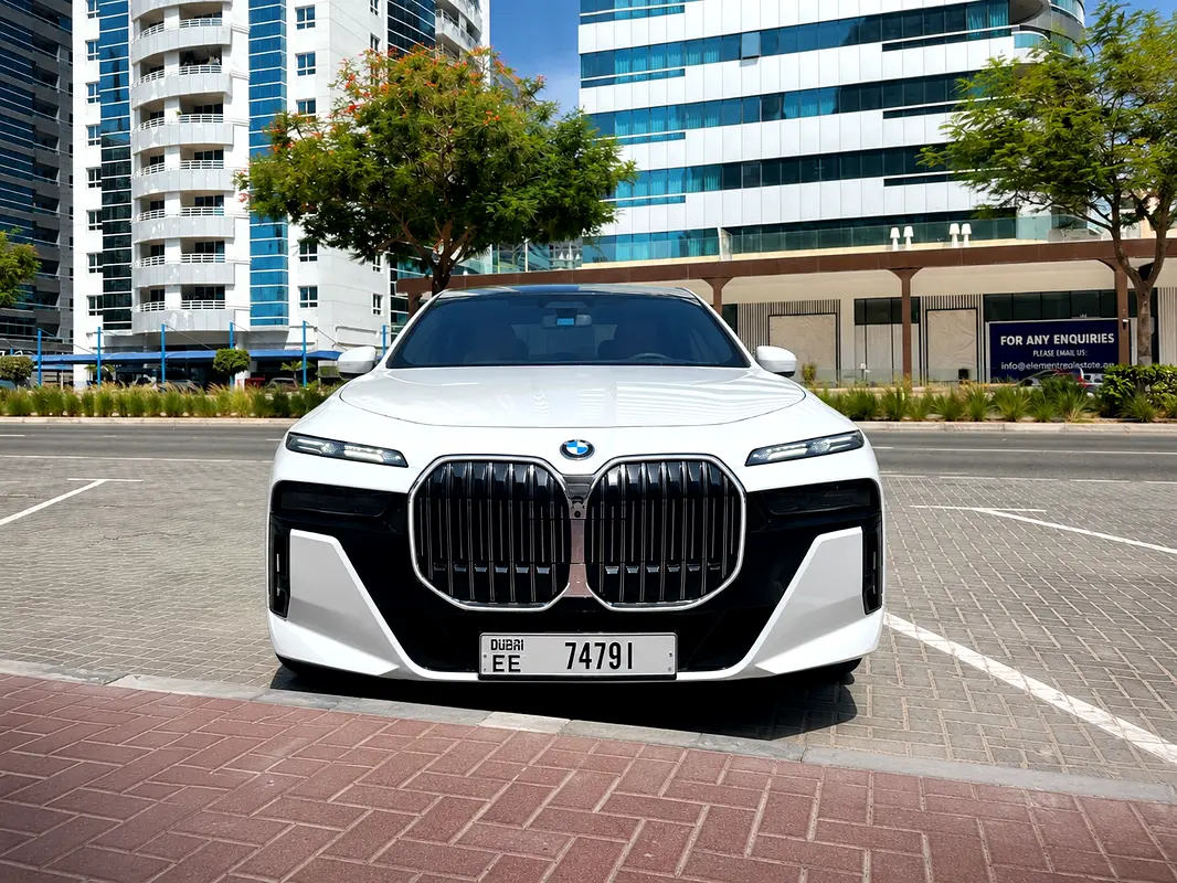 BMW 7-Series 2023 — photo 1 of 6