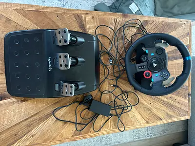 Logitech G29 Driving Force Racing Wheel + Pedals – Excellent Condition