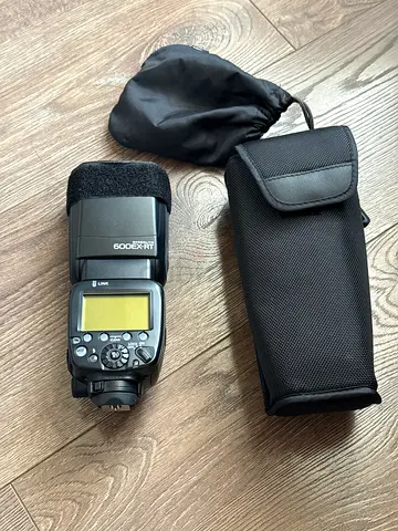 Canon 600EX-RT Speedlight Flash with Carry Case - Good Working Condition