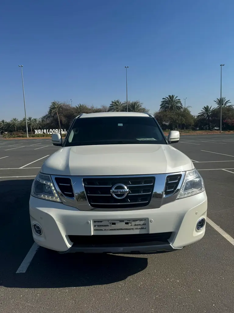 Nissan Patrol 2019 — photo 1 of 8