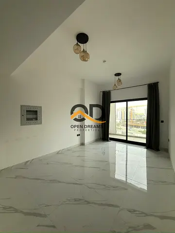 Spacious Layout || Chiller Free || Ready to Move