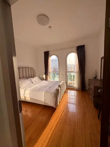 Private room with balcony available in JVC