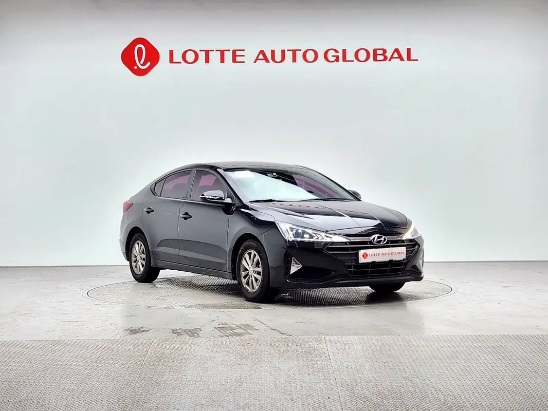 Hyundai Avante 2019 — photo 1 of 20