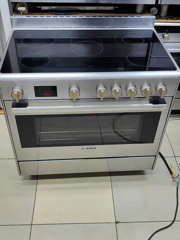 Bosch freestanding electric ceramic hob with oven - good working condition