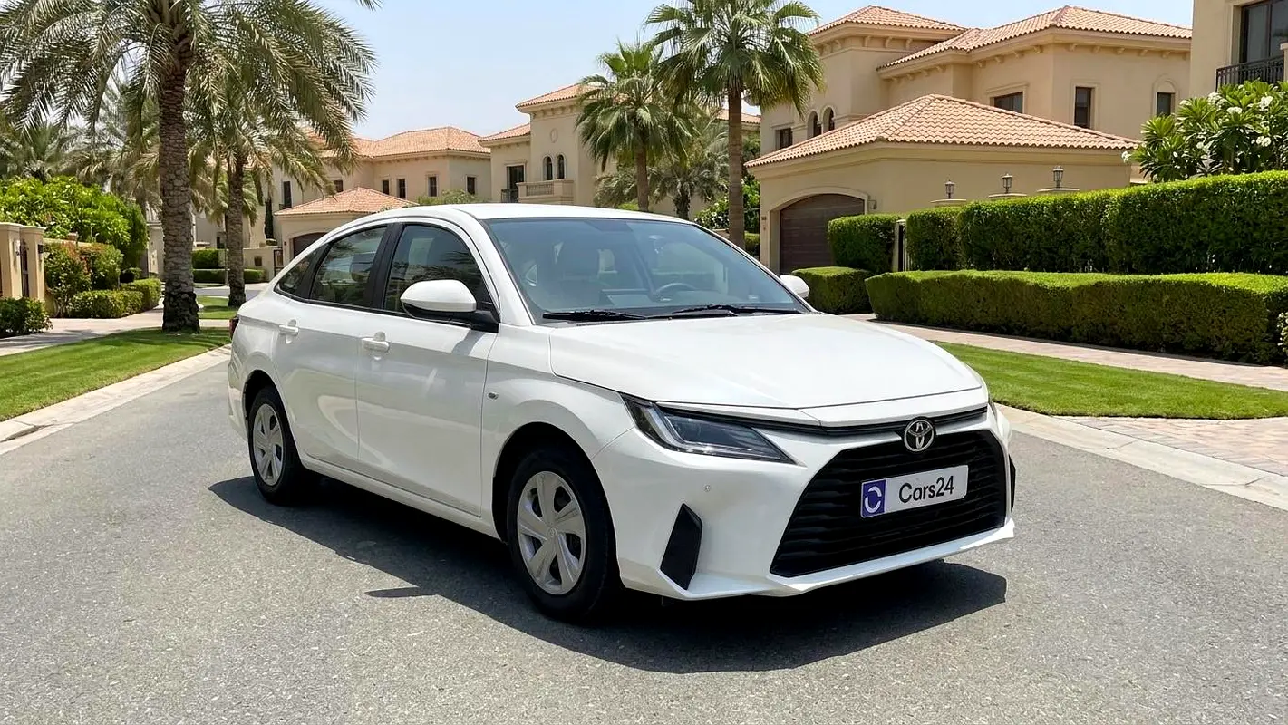 Toyota Yaris 2023 — photo 1 of 12