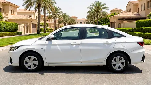 2024 Toyota YARIS — фото 3