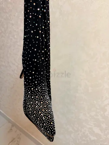 Black pointed toe stiletto pump with crystal embellishments (new)