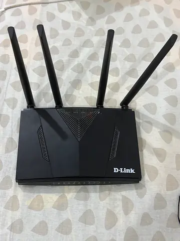 D-Link Wireless Dual Band Router with 4 External Antennas - Good Condition