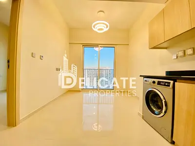 Modern Studio | Balcony | Great Amenities