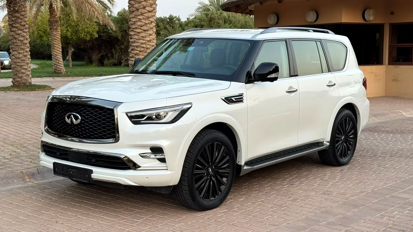 Infiniti QX80 2024 — photo 1 of 16
